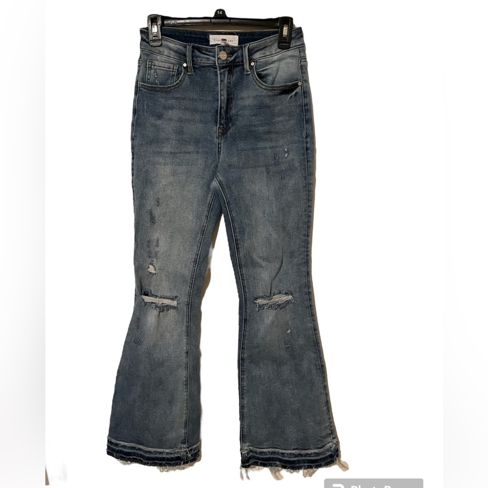 Risen Mid-Rise Shadow Hem Flare Jeans.Women's Size 7 (28)